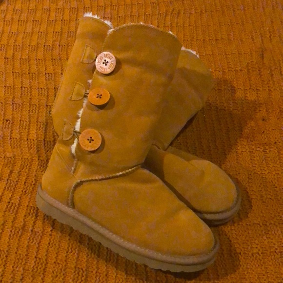 UGG Shoes - Ugg Chestnut Bailey Boots US 9 EU 40